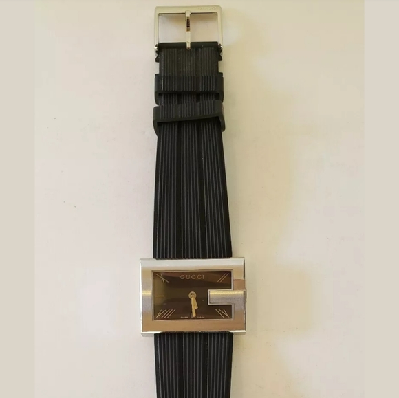 Gucci Black Dial Rubber 100M Series Watch - Picture 8 of 8